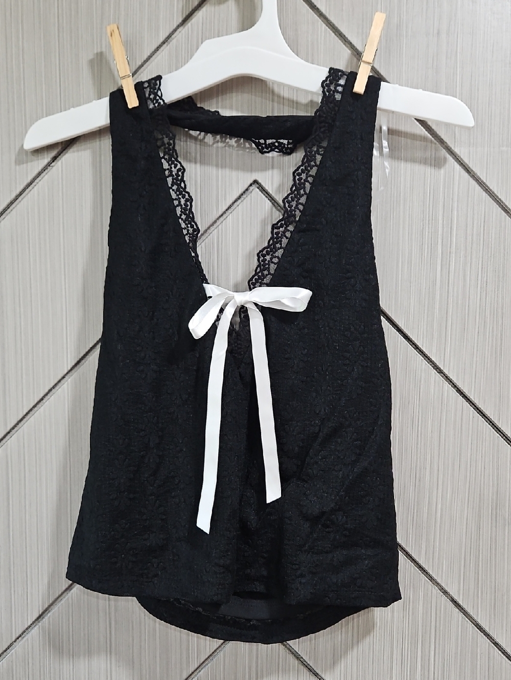 wild fable Black Lace-Trim Camisole with White Bow